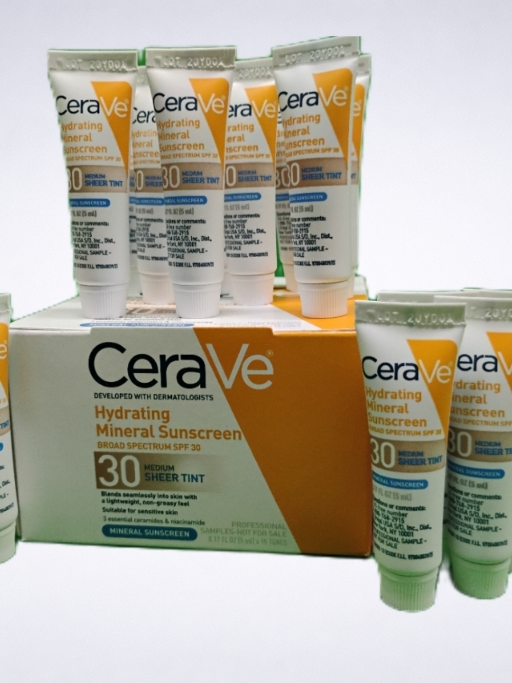 15 pack EXP 11-26: CeraVe Hydrating Mineral Sunscreen Medium Sheer Tint SPF 30